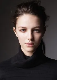 영화배우인 엘라 헌트의 대표 이미지