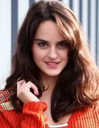 영화배우인 노에미 메랑의 대표 이미지