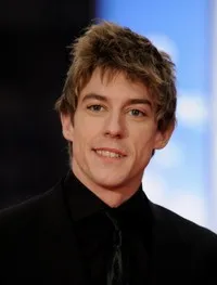 영화배우인 아드리안 라스트라의 대표 이미지