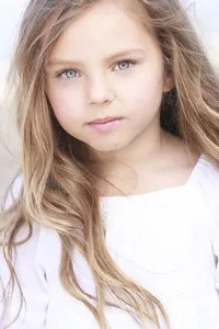 영화배우인 케이틀린 카마이클의 대표 이미지