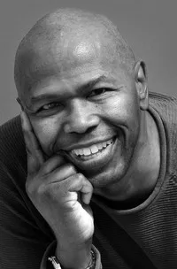 영화배우인 어니스트 토마스의 대표 이미지