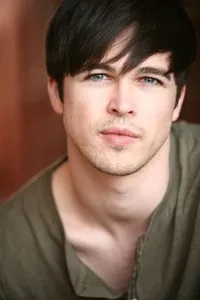 영화배우인 콜리 베일리의 대표 이미지