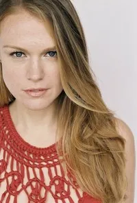 영화배우인 에린 코트렐의 대표 이미지