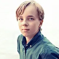 영화배우인 에드 옥센볼드의 대표 이미지