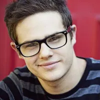 영화배우인 저스틴 제임스 휴즈의 대표 이미지