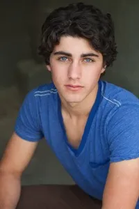 영화배우인 허드슨 테임스의 대표 이미지