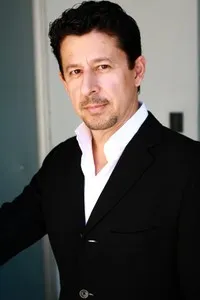 영화배우인 이스마일 바쉐이의 대표 이미지