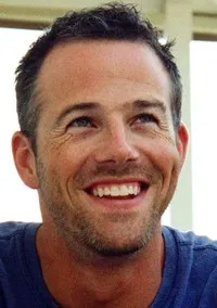 영화배우인 게리 윅스의 대표 이미지