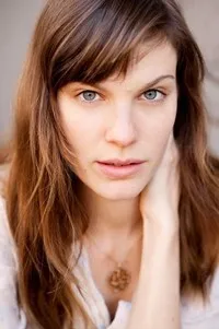 영화배우인 린지 버지의 대표 이미지