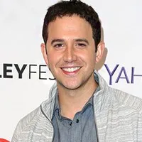 영화배우인 산티노 폰타나의 대표 이미지