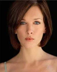 영화배우인 트레이시 쿠건의 대표 이미지