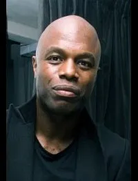 탤런트, 영화배우인 크리스 오비의 대표 이미지