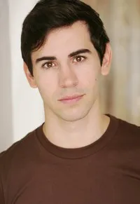 영화배우인 존 샤처의 대표 이미지