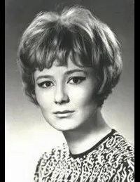 영화배우인 타탸나 라브로바의 대표 이미지