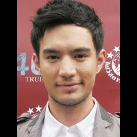 영화배우인 피터 나이트의 대표 이미지