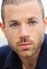 영화배우인 이삭 사이먼스의 대표 이미지