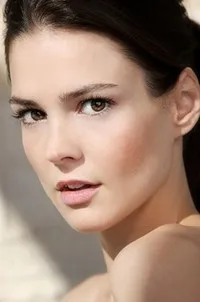 영화배우인 티파니 브라우어의 대표 이미지