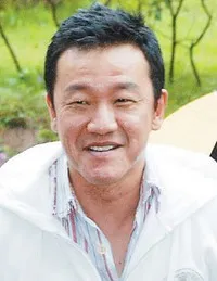 영화배우인 진위민의 대표 이미지
