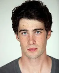 영화배우인 레비 피흘러의 대표 이미지