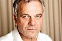 영화배우인 베른하르트 슈츠의 대표 이미지