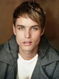 영화배우인 맷 캘런의 대표 이미지