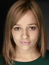 영화배우인 에밀리 휘턴의 대표 이미지