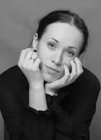 영화배우인 안나 루드의 대표 이미지