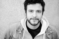 영화배우인 이사크 페리즈의 대표 이미지