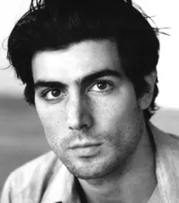 영화배우인 루이스 캔셀미의 대표 이미지