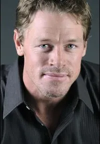 영화배우인 제슨 와이드의 대표 이미지