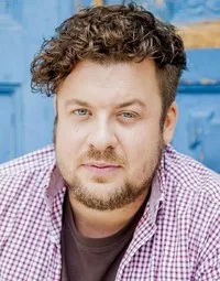 영화배우인 틸 버터바크의 대표 이미지