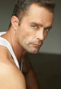 영화배우인 안소니 바이탈의 대표 이미지