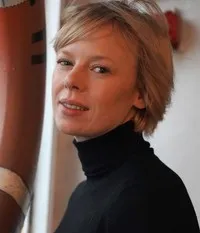 영화배우인 알마 포위스티의 대표 이미지