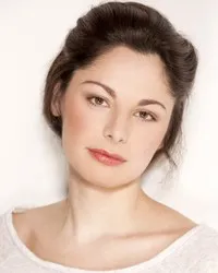 영화배우인 야나 티토바의 대표 이미지