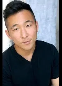 영화배우인 조슈아 곽의 대표 이미지