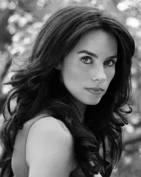 영화배우인 노쉬 스카우겐의 대표 이미지