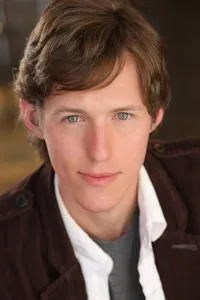 영화배우인 알렉 메드락의 대표 이미지