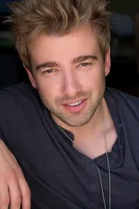 영화배우인 안톤 트로이의 대표 이미지