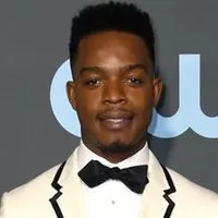 영화배우인 스테판 제임스의 대표 이미지