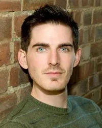 영화배우인 앤드류 하우드 밀스의 대표 이미지