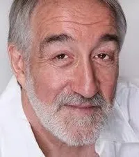 영화배우인 놈 골든의 대표 이미지