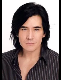 가수인 크리스 필립스의 대표 이미지