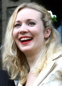 영화배우인 조지나 서트클리프의 대표 이미지