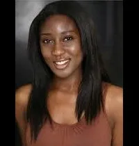 영화배우인 엘리 품비의 대표 이미지