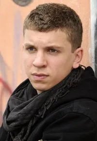 영화배우인 에딘 하사노비치의 대표 이미지