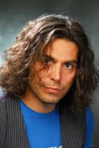 영화배우인 닉사 쿠셀리의 대표 이미지