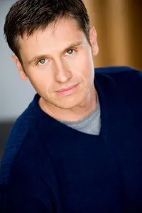 영화배우인 링컨 호프의 대표 이미지