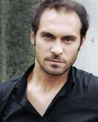 영화배우인 야닉 셰아의 대표 이미지