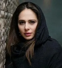 영화배우인 라나 아자디바르의 대표 이미지