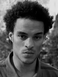 영화배우인 르노 드니-장의 대표 이미지